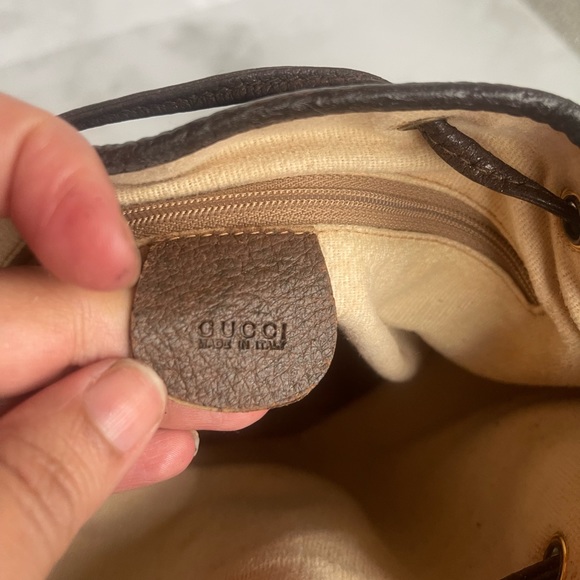 Authentic Gucci vintage GG canvas drawstring crossbody bag 001.115.6179.4023 (A) - Picture 6 of 16